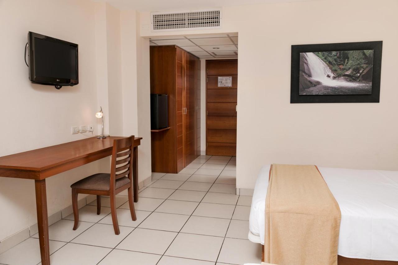 Wyndham Costa Del Sol Pucallpa Ngoại thất bức ảnh A room at the hotel
